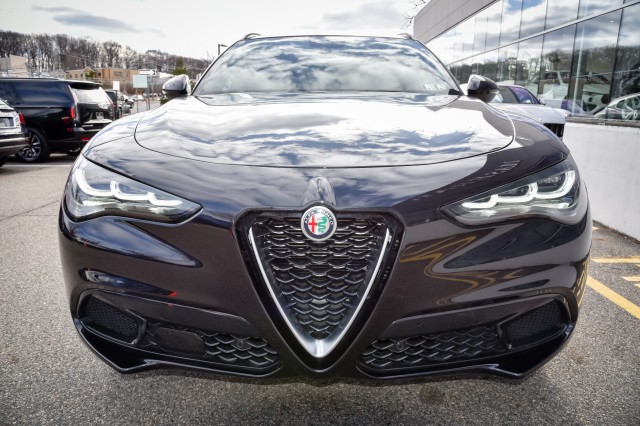 2024 Alfa Romeo Stelvio Ti photo 3