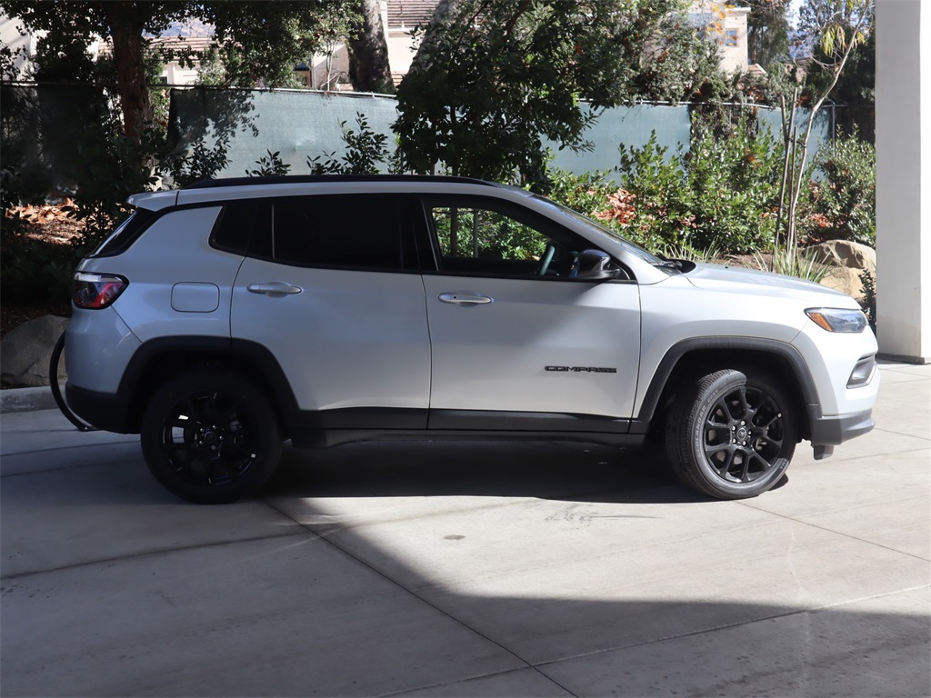 2025 Jeep Compass Latitude photo 3
