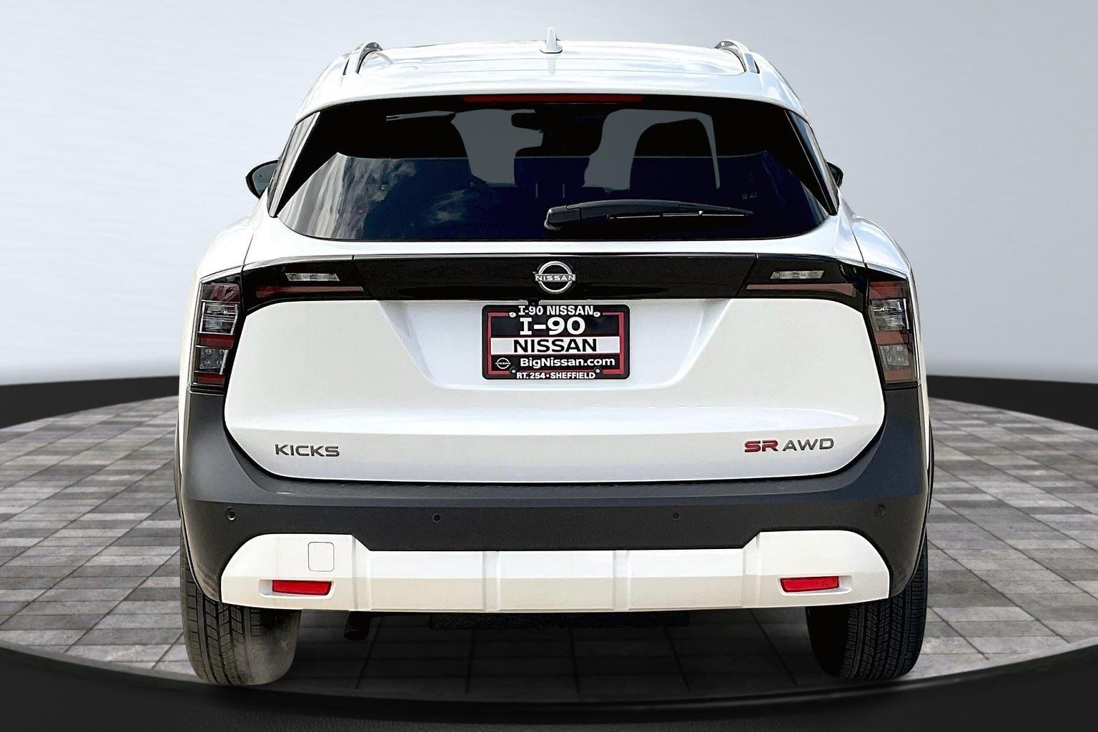2025 Nissan Kicks SR photo 4