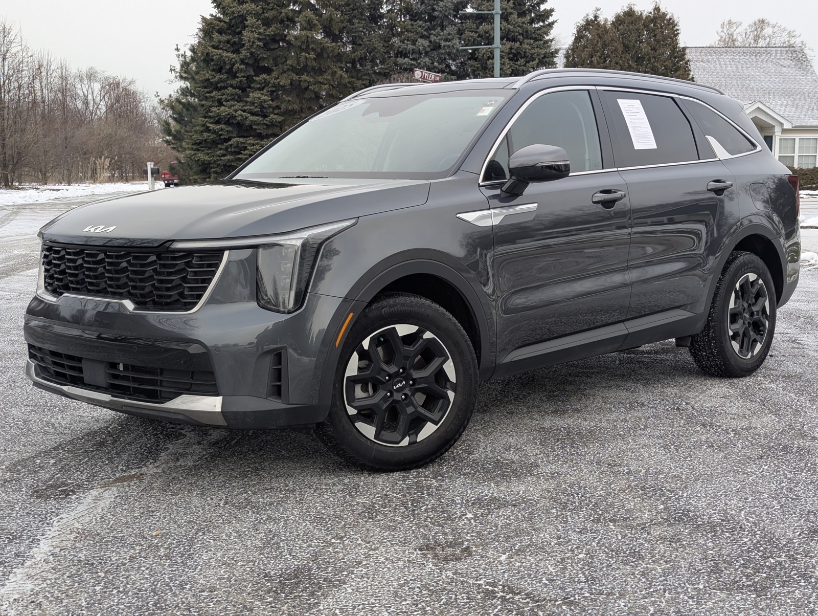 2025 Kia Sorento S's photo