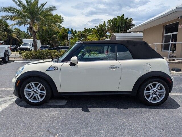 2013 Mini Cooper Convertible S photo 2