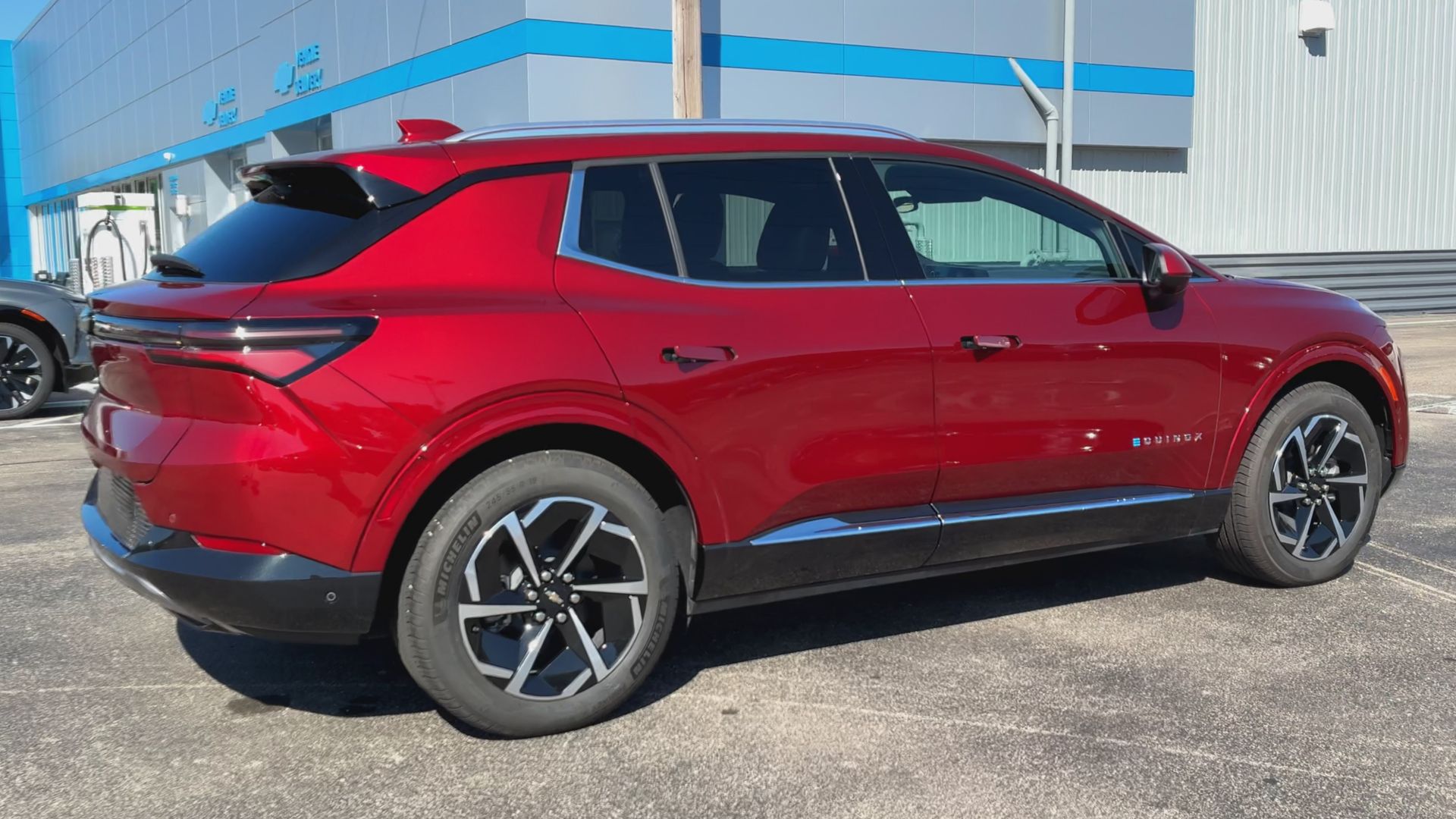 2024 Chevrolet Equinox EV 1LT photo 2
