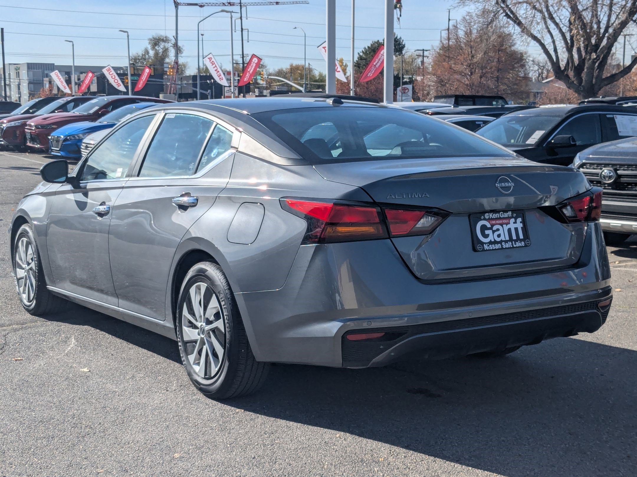 2025 Nissan Altima S photo 3