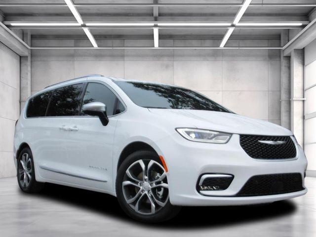 2026 Chrysler Pacifica Pinnacle's photo