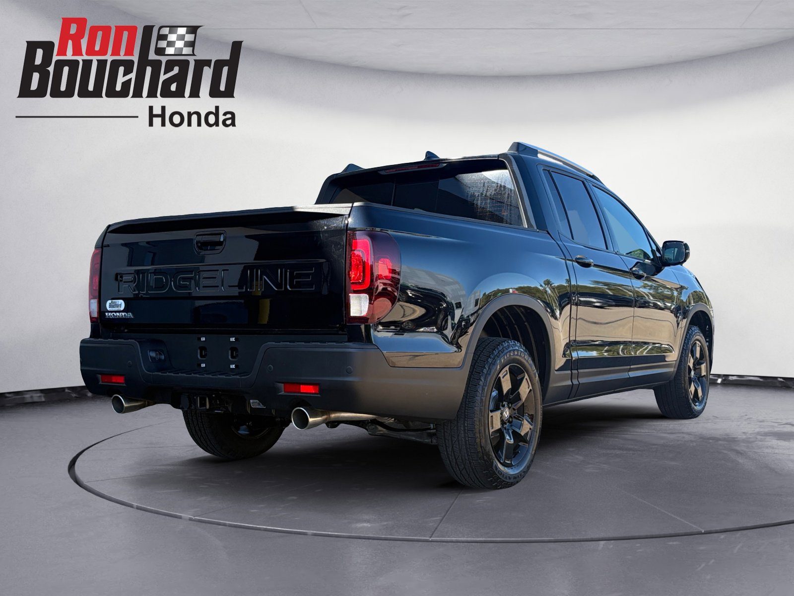 2025 Honda Ridgeline Black Edition photo 2