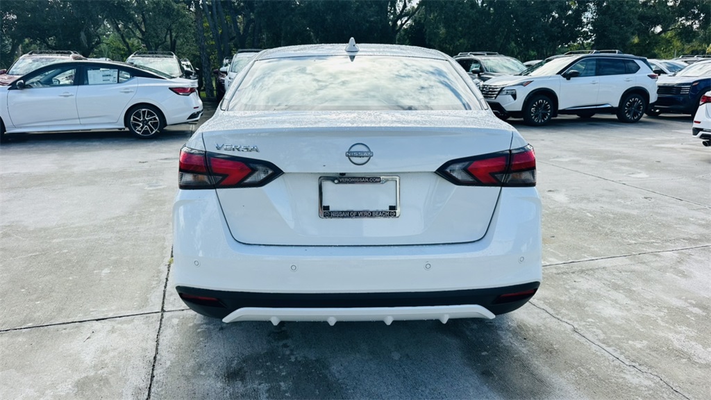 2025 Nissan Versa SV photo 6