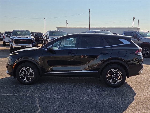 2024 Kia Sportage LX photo 2