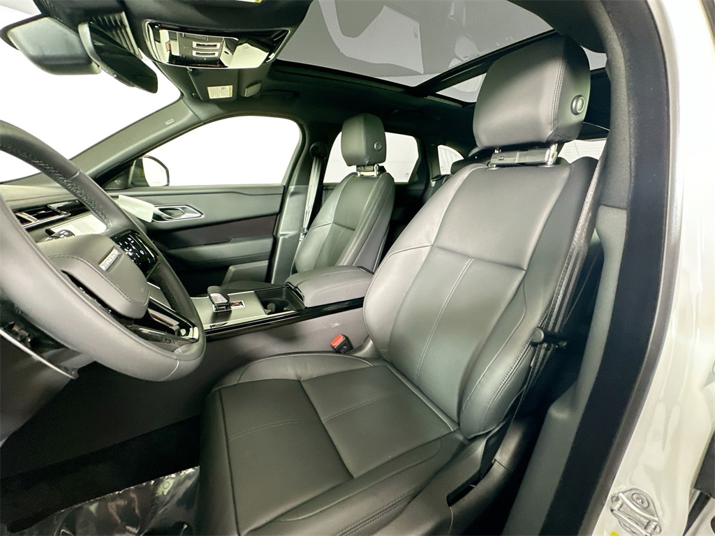 2026 Land Rover Range Rover Velar SE photo 10