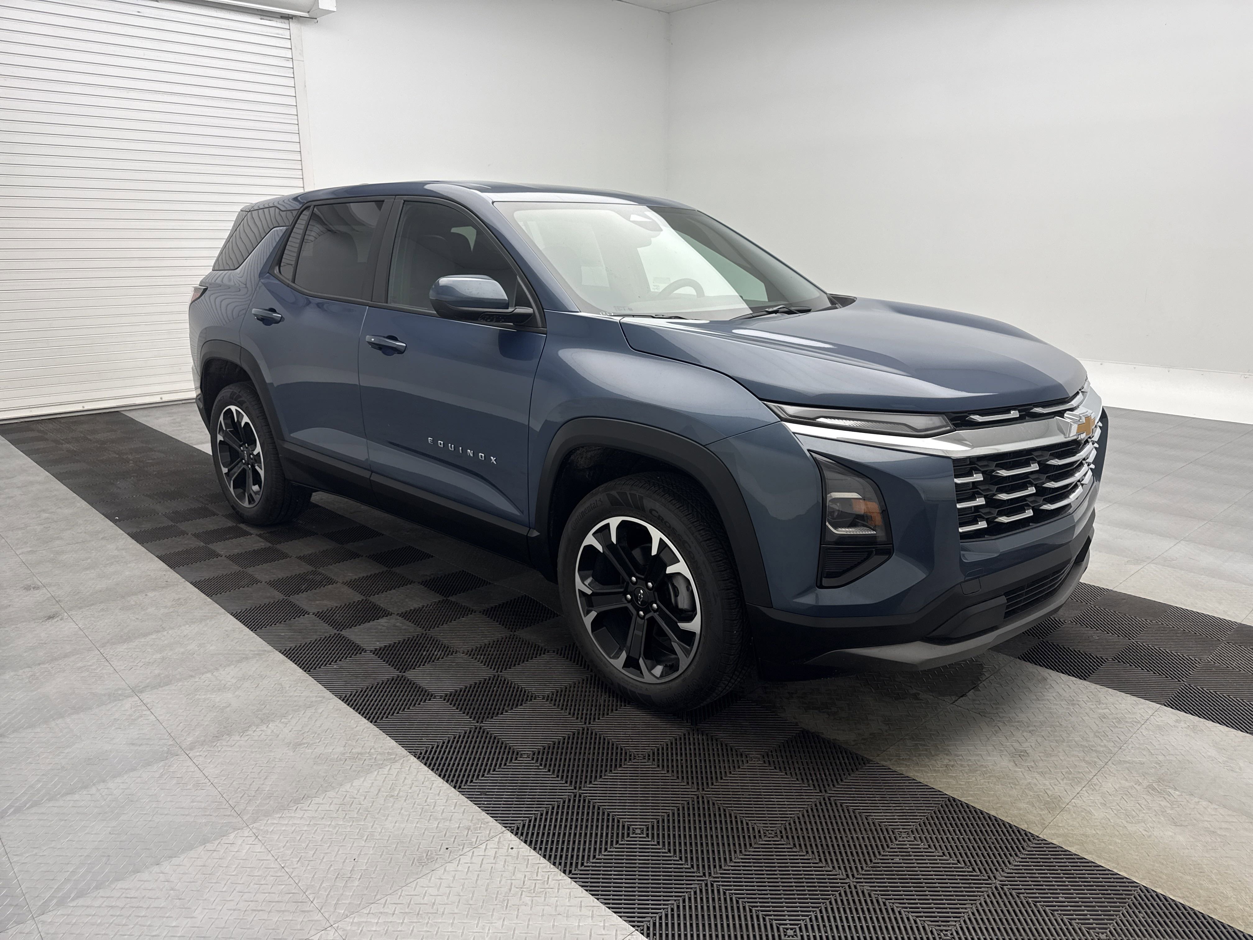 2026 Chevrolet Equinox LT photo 2