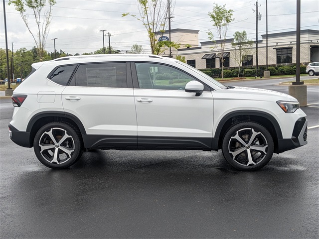 2025 Volkswagen Taos SEL photo 3