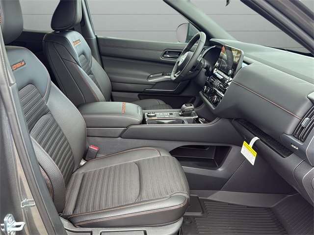2025 Nissan Pathfinder Rock Creek photo 2