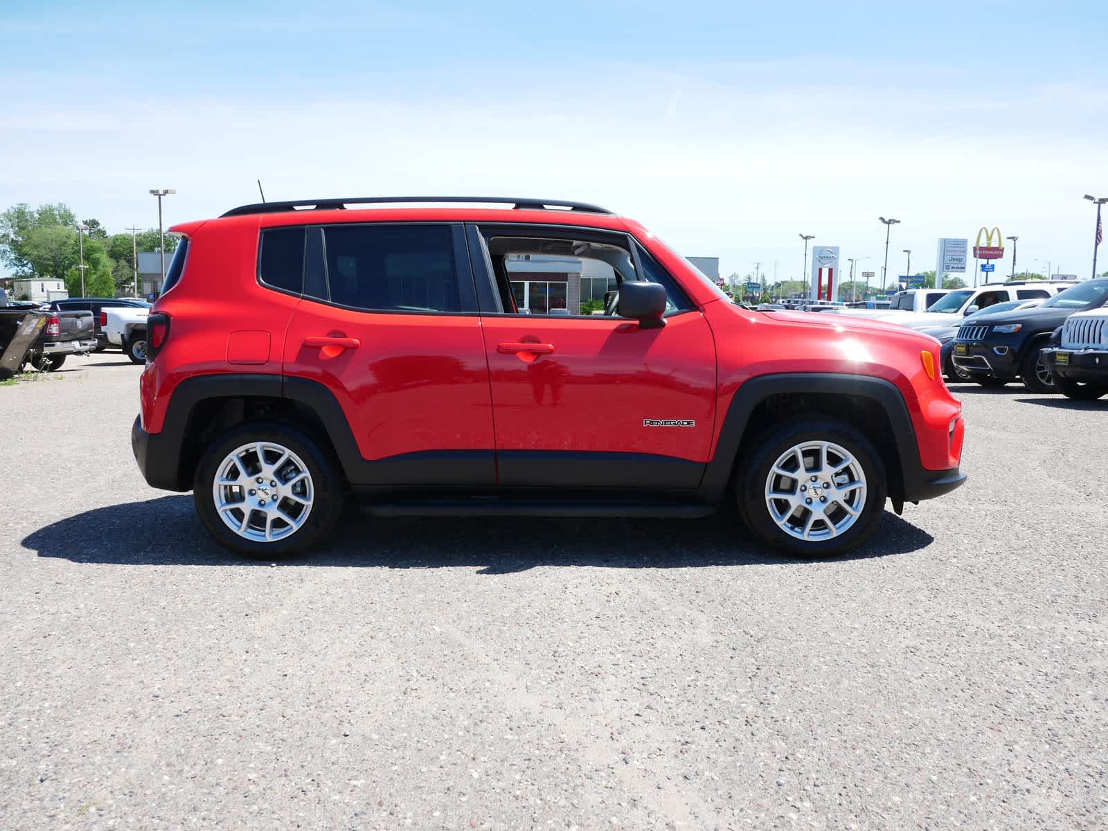 Used 2023 Jeep Renegade Latitude with VIN ZACNJDB16PPP36054 for sale in Brainerd, Minnesota