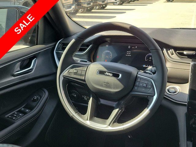 2025 Jeep Grand Cherokee Altitude photo 25