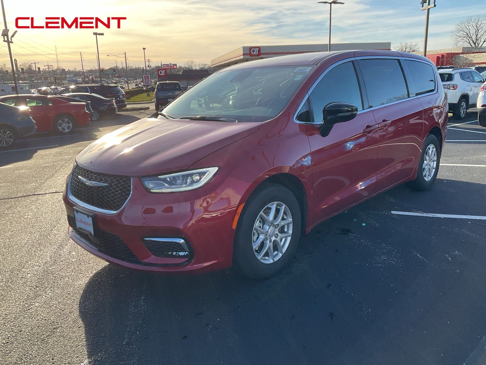 2026 Chrysler Pacifica Select's photo