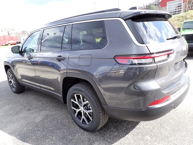 2025 Jeep Grand Cherokee Limited photo 3