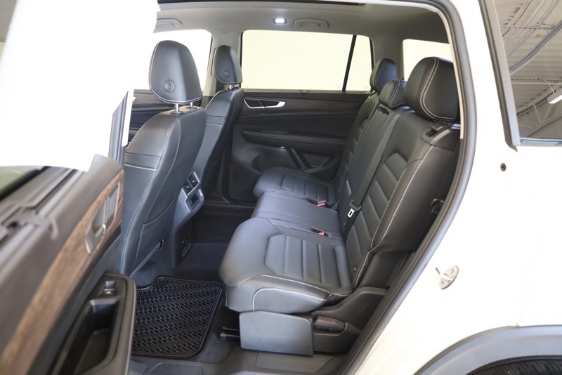 2024 Volkswagen Atlas SEL photo 30