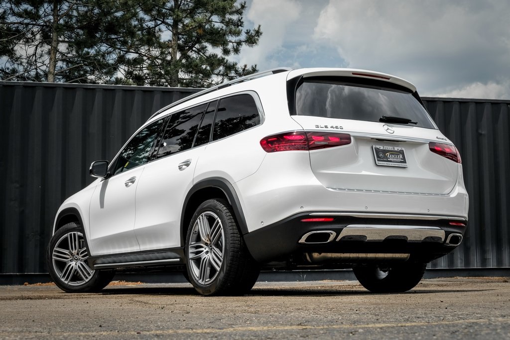 2025 Mercedes Benz GLS 450 4MATIC photo 2
