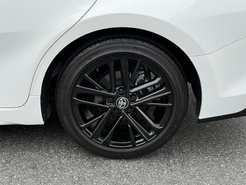 2025 Toyota Camry SE photo 9