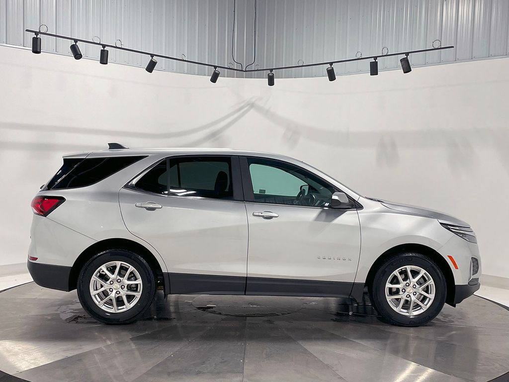 2022 Chevrolet Equinox LT photo 3