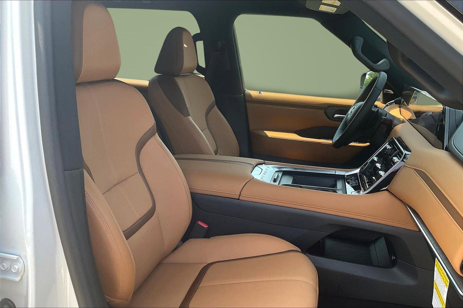 2025 Nissan Armada SL photo 10
