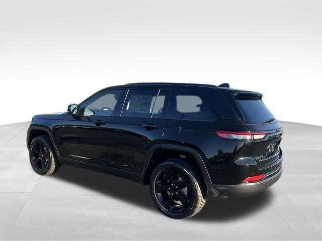 2025 Jeep Grand Cherokee Altitude X photo 4