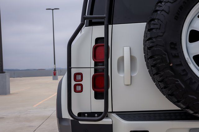 2024 Land Rover Defender 110 S photo 6