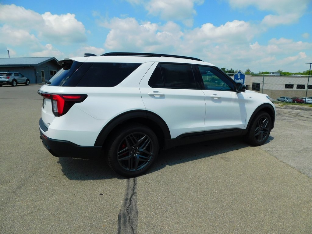 2025 Ford Explorer ST-Line photo 3