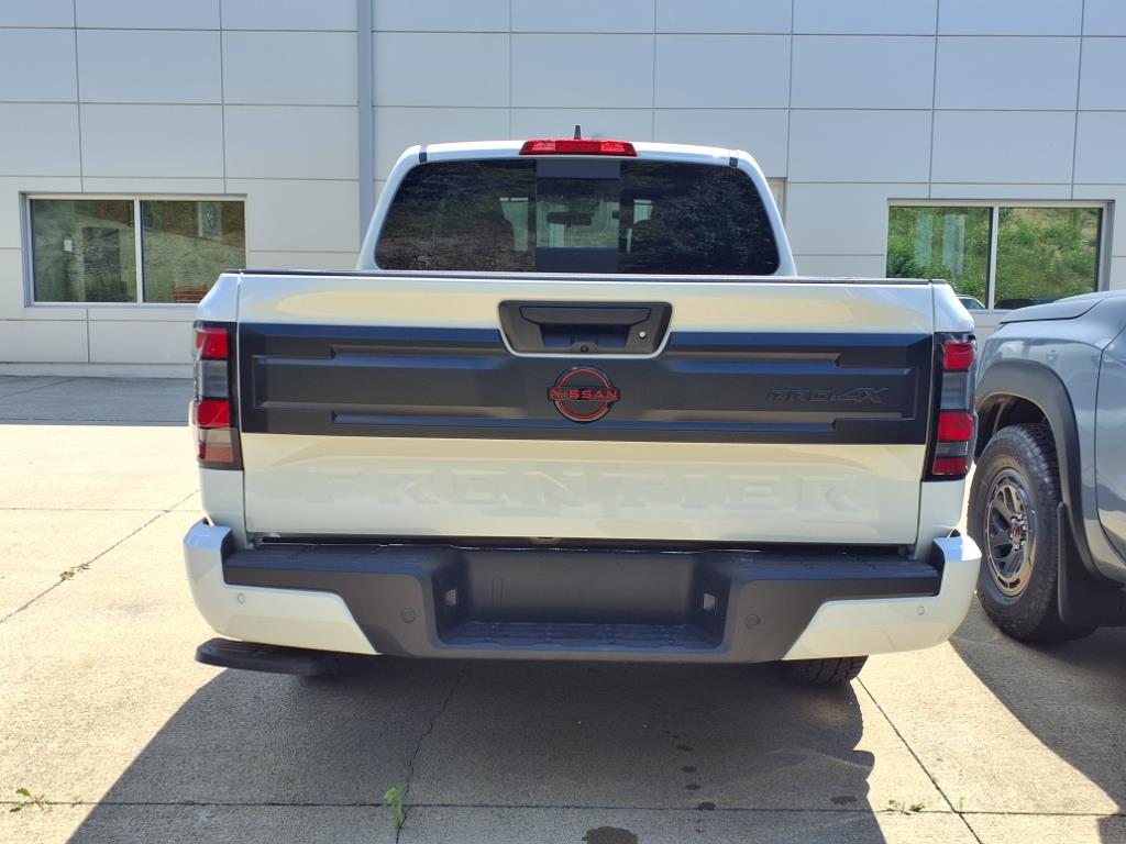 2025 Nissan Frontier PRO-4X photo 4
