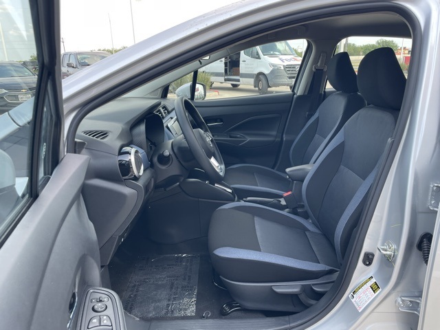 2025 Nissan Versa SV photo 13