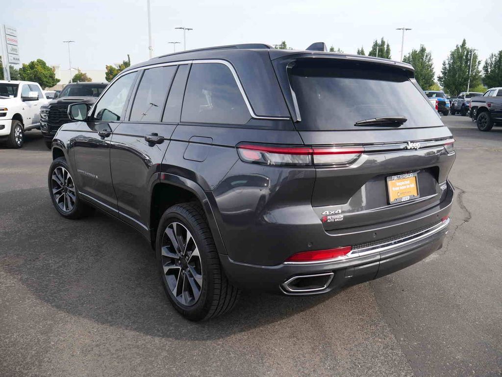 2024 Jeep Grand Cherokee Overland photo 16