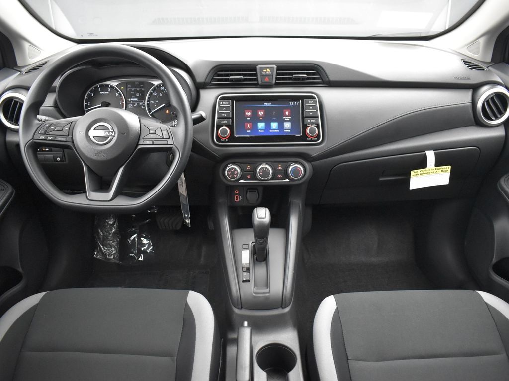 2025 Nissan Versa 1.6 S photo 8