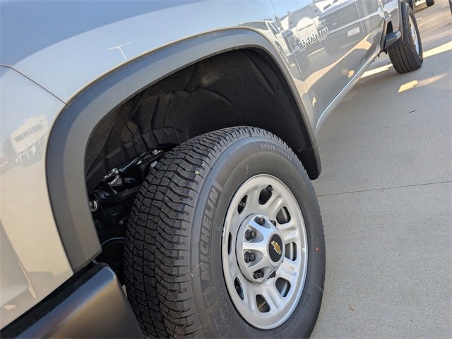 2025 Chevrolet Silverado 3500HD photo 4