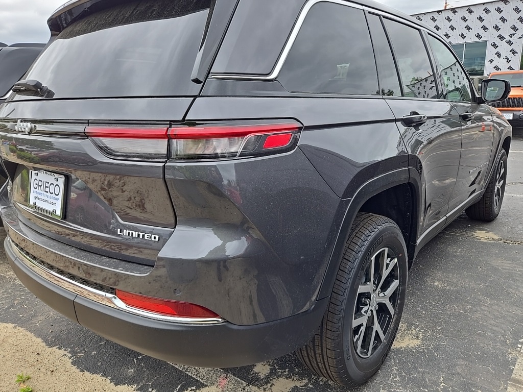2025 Jeep Grand Cherokee Limited photo 2