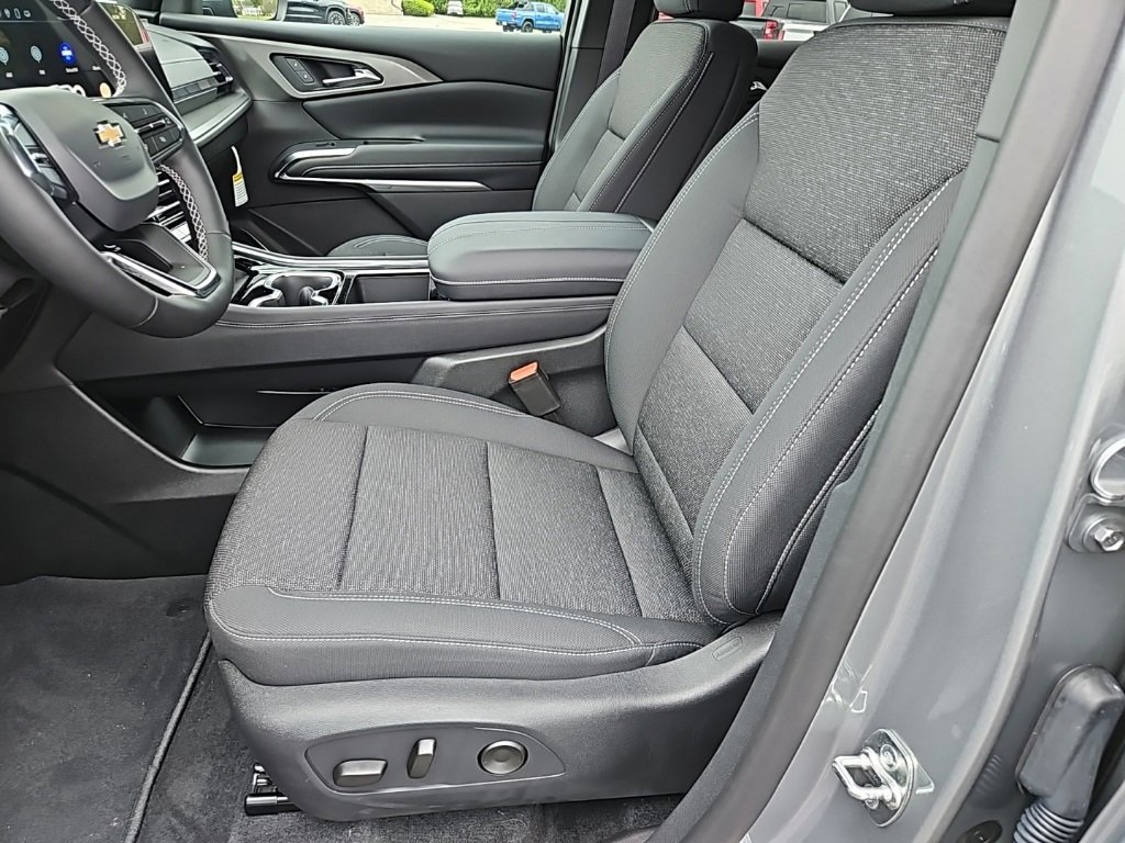2025 Chevrolet Traverse photo 18