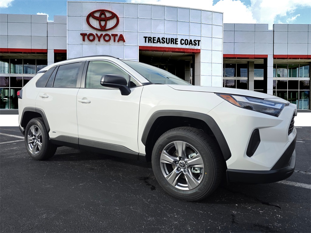 2025 Toyota RAV4 LE's photo