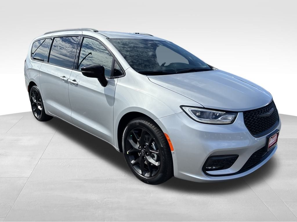 2026 Chrysler Pacifica photo 6
