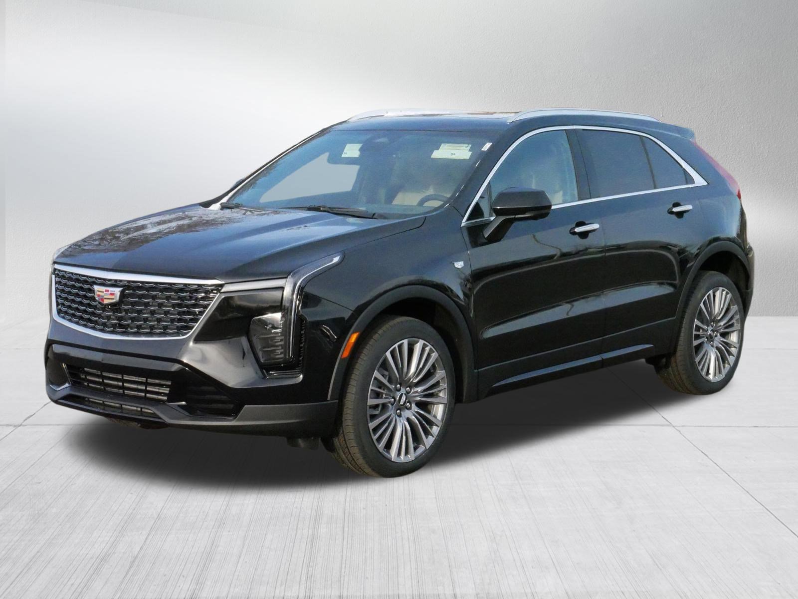 2025 Cadillac XT4 Premium Luxury photo 3