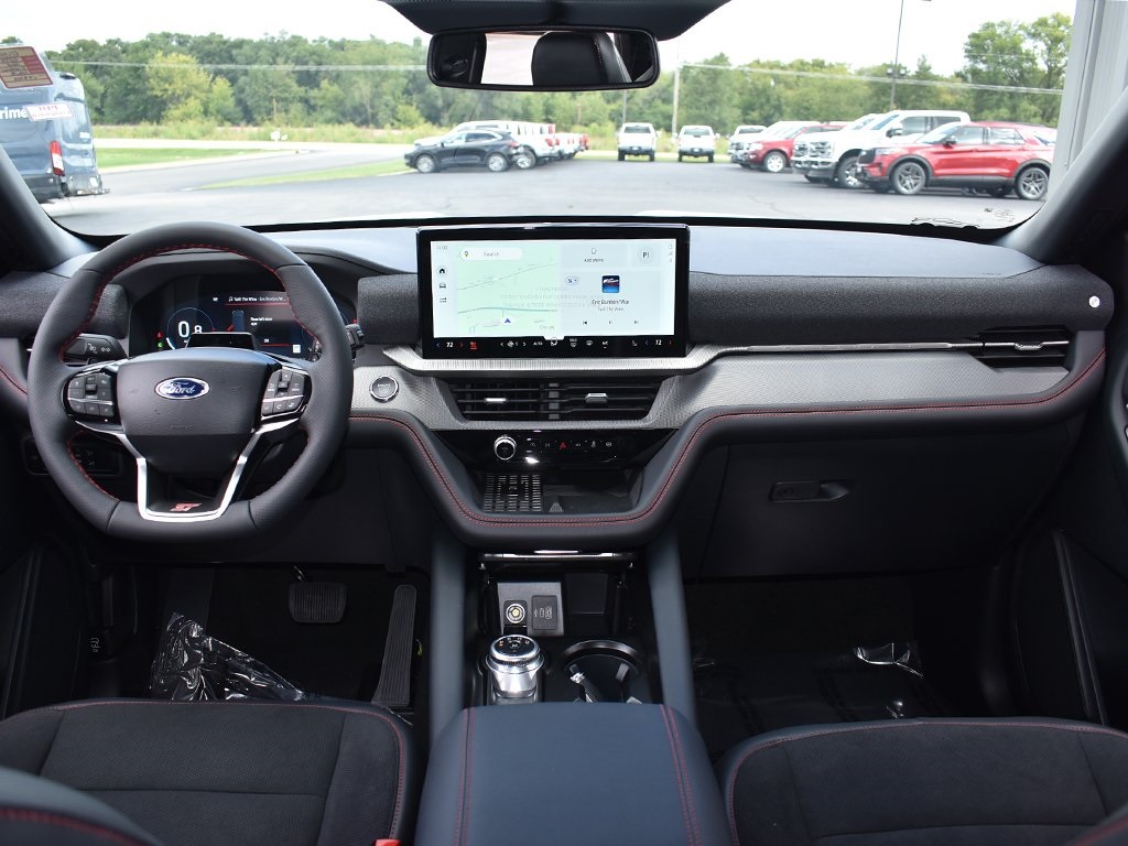 2025 Ford Explorer ST photo 4