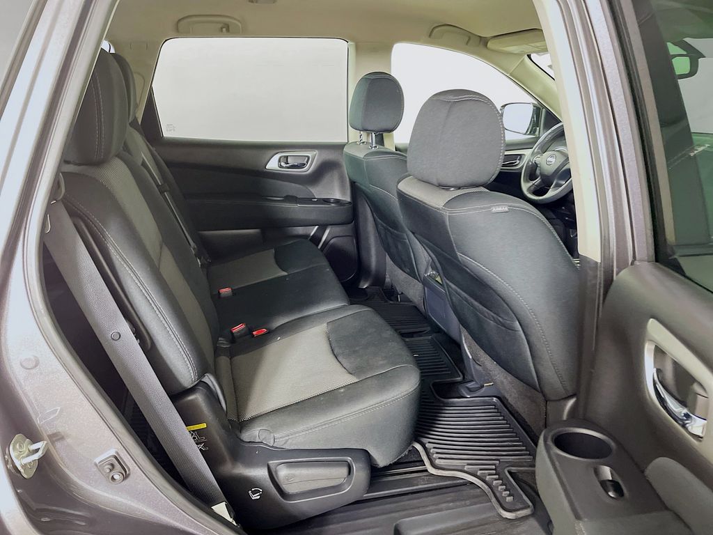 2017 Nissan Pathfinder SV photo 26