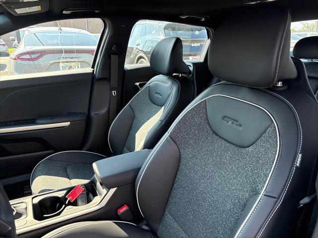 2025 Kia K4 GT-Line photo 2
