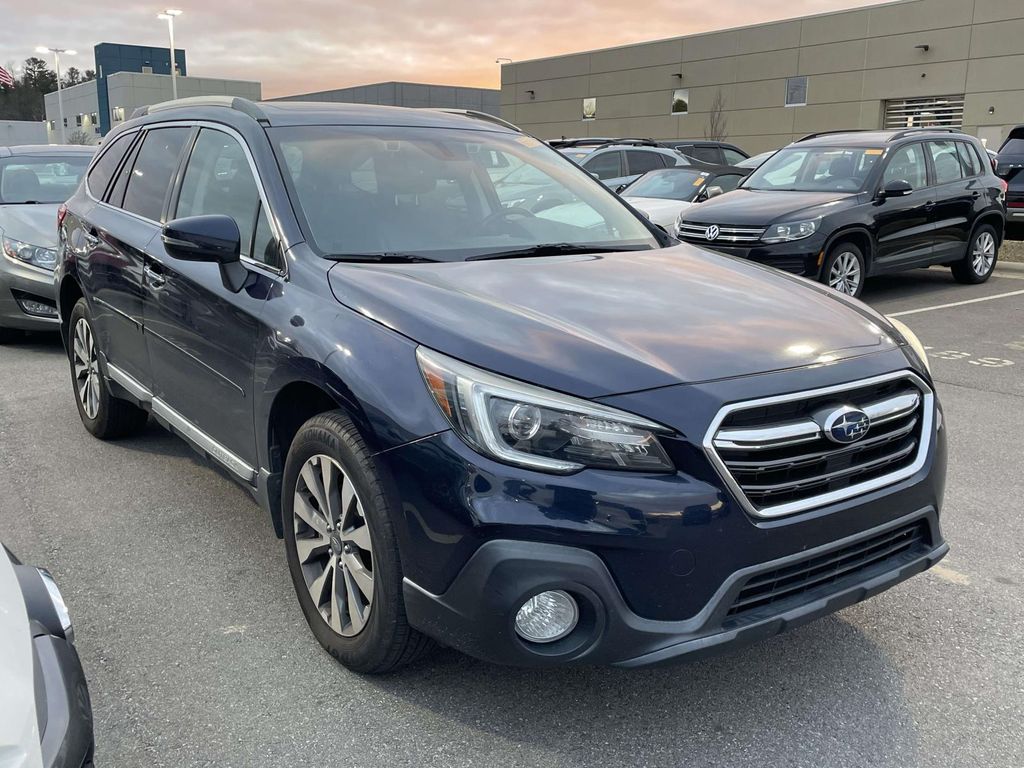 2018 Subaru Outback Touring's photo