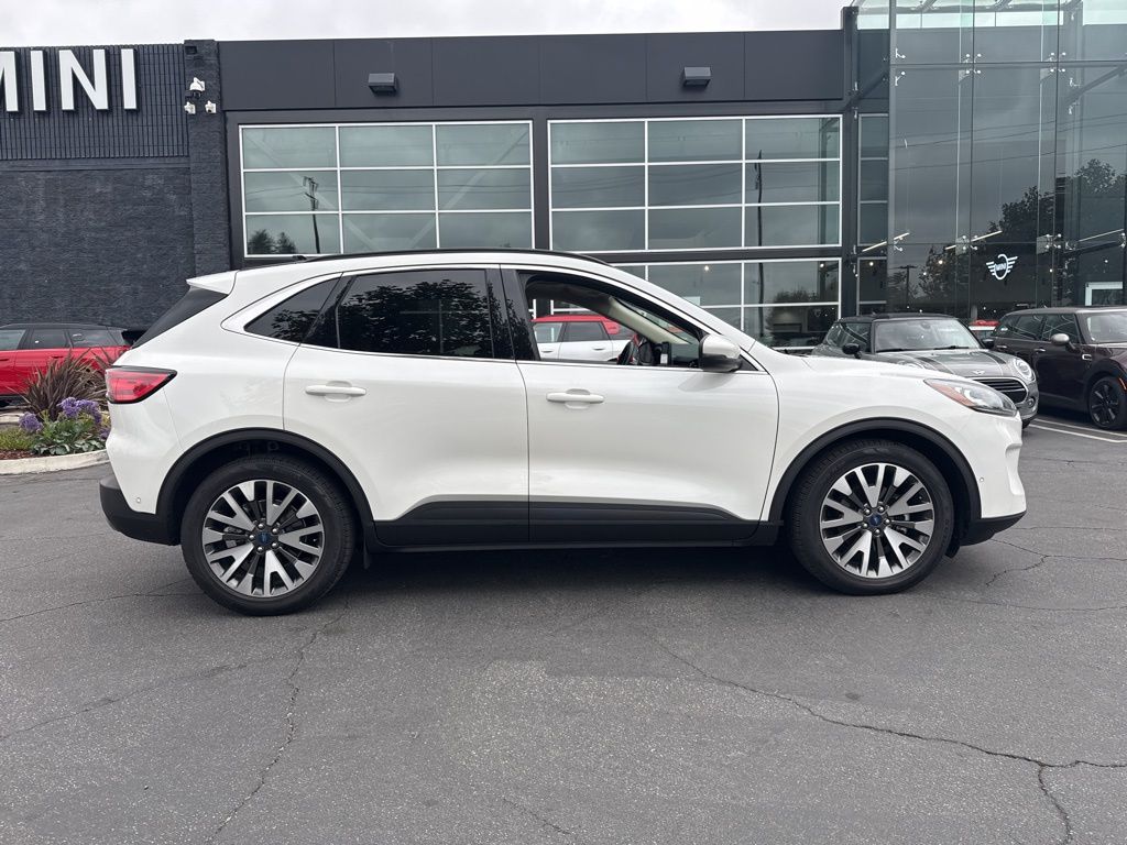 2020 Ford Escape Titanium Hybrid photo 6