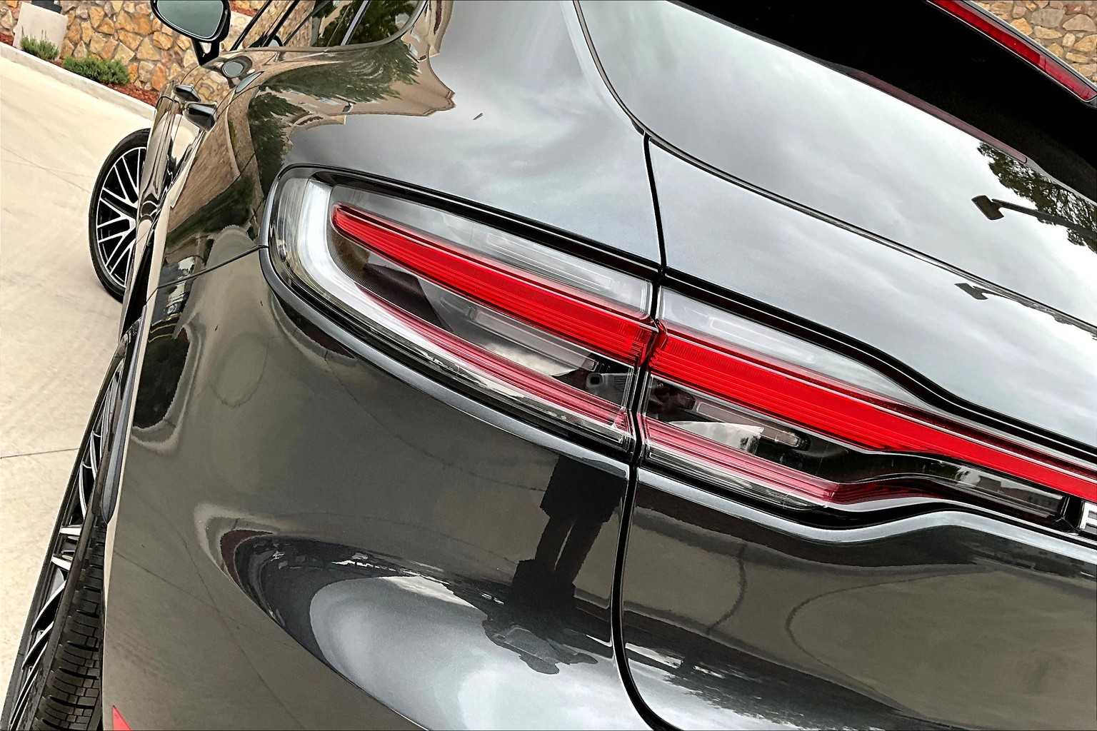 2026 Porsche Macan T photo 19