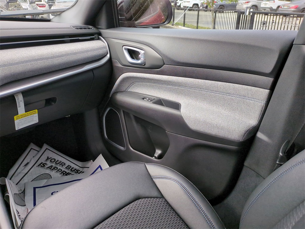 2025 Jeep Compass Latitude photo 16
