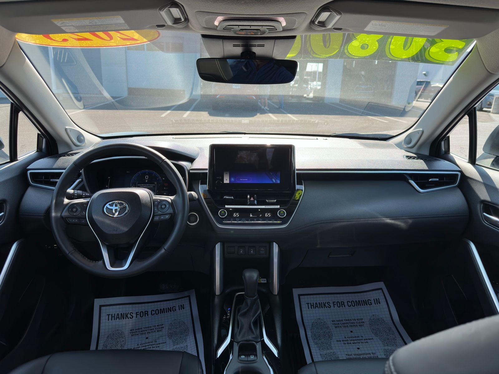 2023 Toyota Corolla Cross XLE photo 28