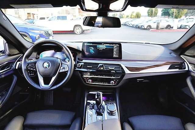 Used 2023 White BMW 530e iPerformance image 18