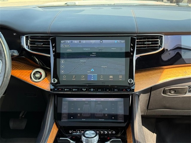 2023 Jeep Grand Wagoneer III photo 12