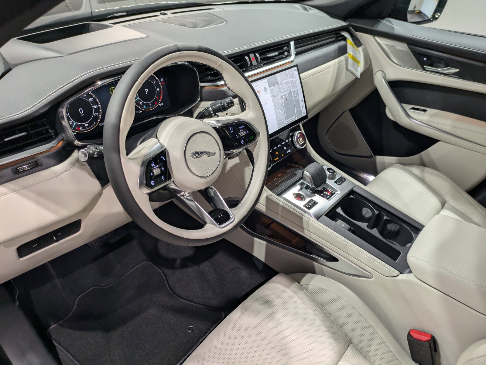 2026 Jaguar F-PACE R-Dynamic S P250 photo 5