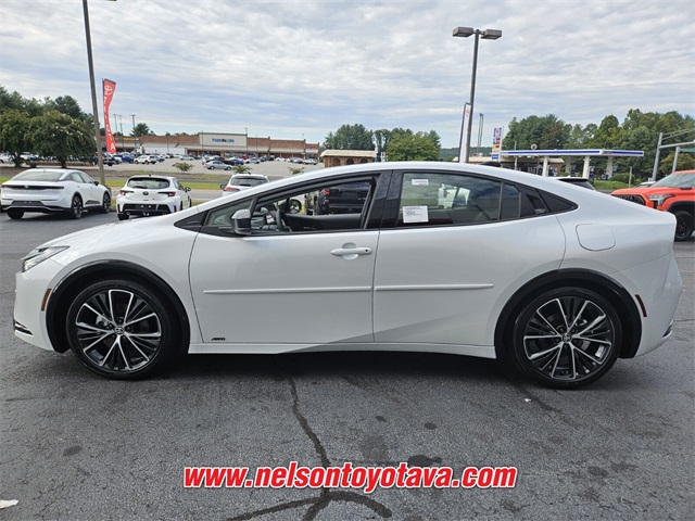 2025 Toyota Prius XLE photo 4