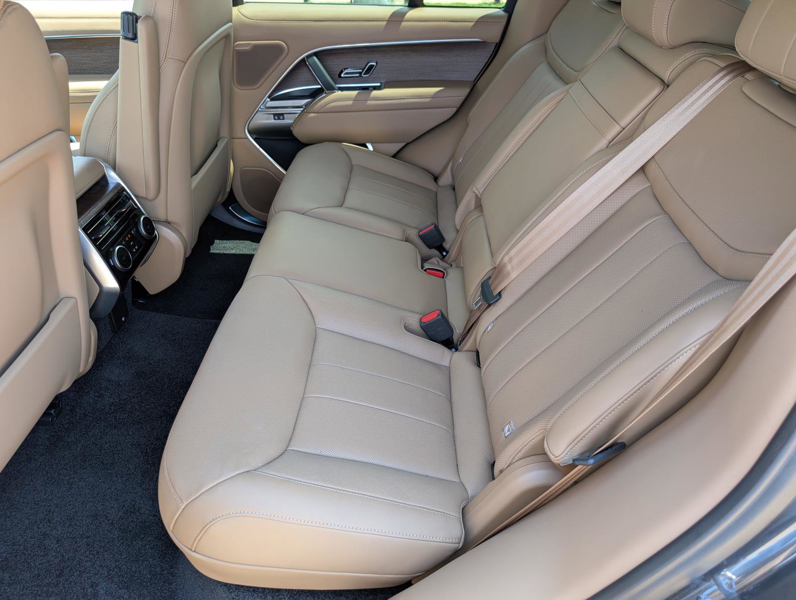 2025 Land Rover Range Rover SE photo 21